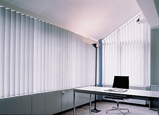 Silent Gliss Vertikallamellen Sicht-, Sonnenschutz Giebelfenster Slope elektro