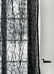 Tisca Tiara schwarz halb transparent